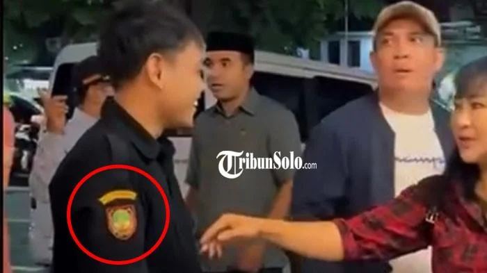 Satpol PP Solo Copot Badge Pemkot Solo di Seragam Coffee Shop, Tegaskan Logo Bukan untuk Gaya‑Gayaan!