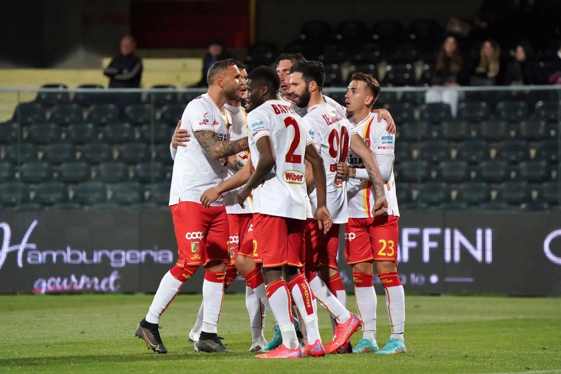 Serie B Promotion Play-off Final: Catanzaro vs Monza, Pertarungan Sengit untuk Naik ke Serie A