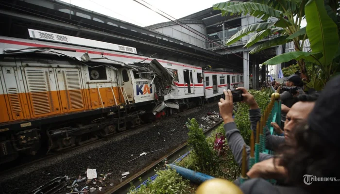 Sisi Gelap Perlintasan KA Bulak Kapal Bekasi: Jaga Nyawa, Setor Preman