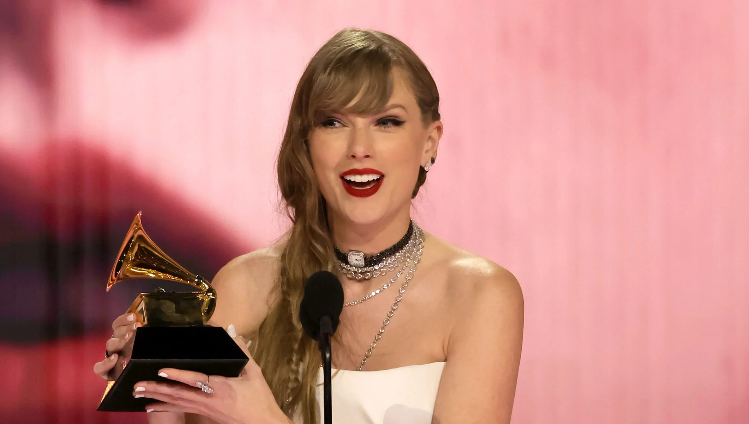Taylor Swift Tidak Hadir di American Music Awards 2026, Apakah Ia Memenangkan Penghargaan?