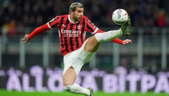 Theo Hernandez Ditantau Juventus, Peluang Comeback ke Serie A Terbuka