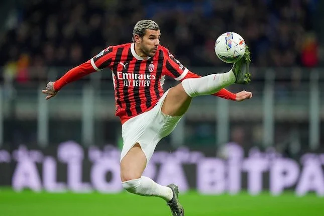 Theo Hernandez Ditantau Juventus, Peluang Comeback ke Serie A Terbuka