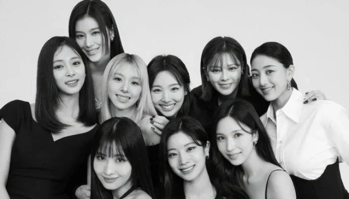 Twice, Dua Kisah Berbeda yang Membuat Kita Bertanya-tanya