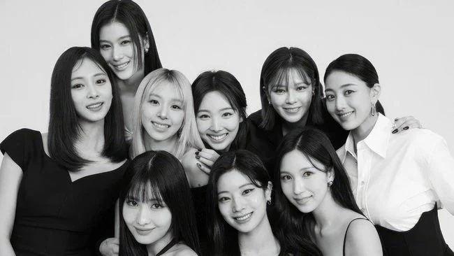 Twice, Dua Kisah Berbeda yang Membuat Kita Bertanya-tanya