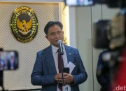 Yusril Ihza Mahendra Buka Suara Soal Pembubaran Nobar Film 'Pesta Babi'