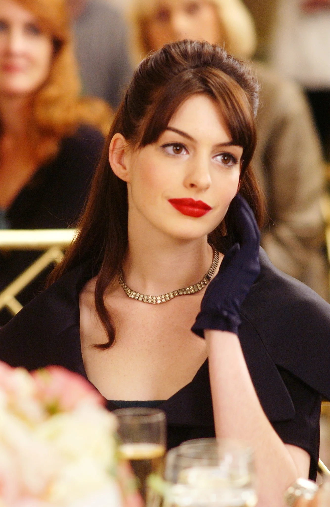 Anne Hathaway: Dari Kesuksesan Film The Devil Wears Prada hingga Rahasia Kecantikan