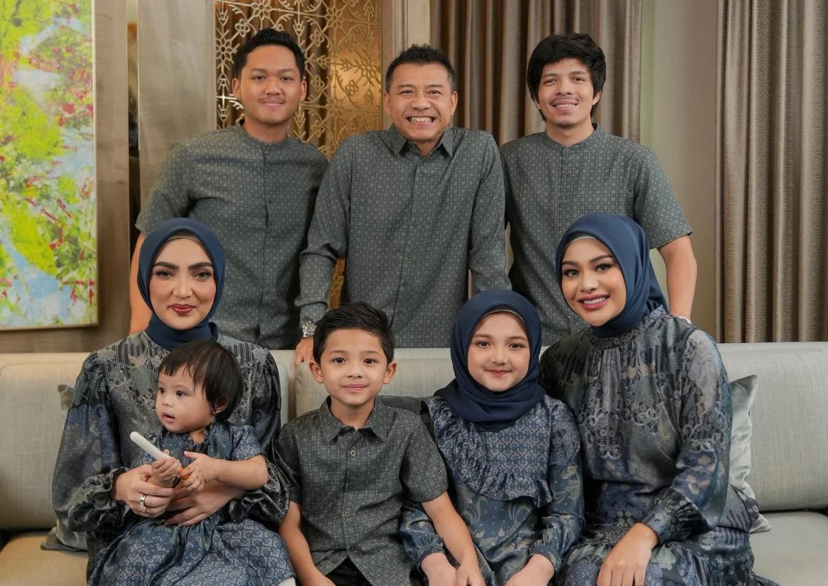 Ashanty dan Keluarga Capai Puncak Pendidikan, Sosok Inspiratif di Balik Kesuksesan