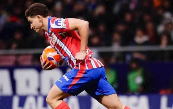 Atletico Madrid Tegaskan Julian Alvarez Tidak Dijual ke Barcelona