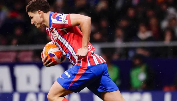 Atletico Madrid Tegaskan Julian Alvarez Tidak Dijual ke Barcelona