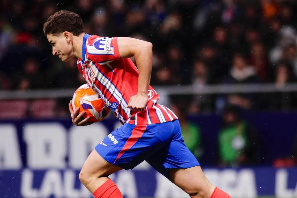 Atletico Madrid Tegaskan Julian Alvarez Tidak Dijual ke Barcelona