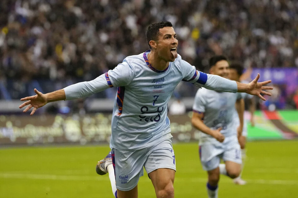 Cristiano Ronaldo Patahkan Kegelapan dengan Dua Gol Melawan Uzbekistan