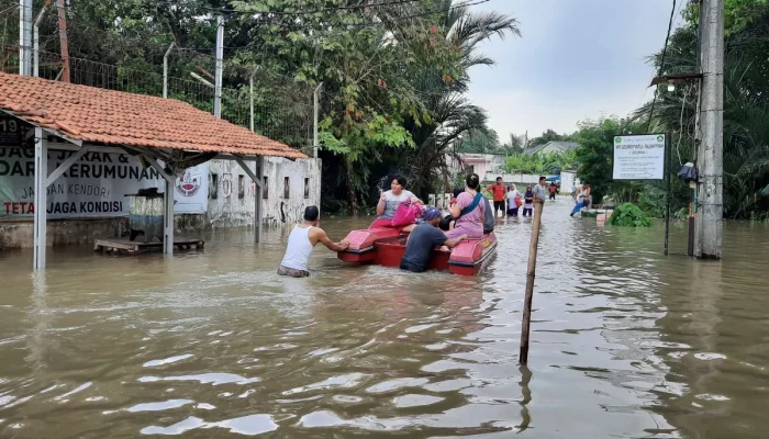 Cuaca Ekstrem dan Konflik Politik Mengganggu Kehidupan Sehari-Hari