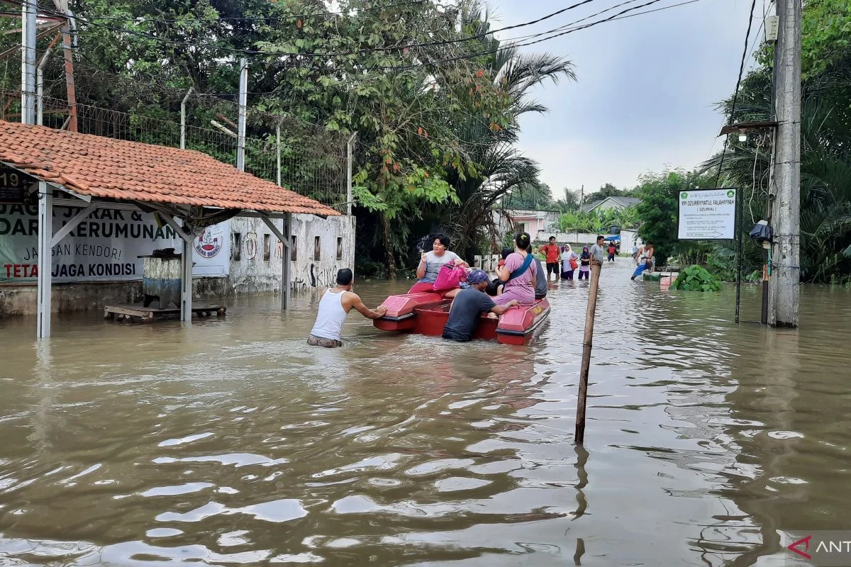 Cuaca Ekstrem dan Konflik Politik Mengganggu Kehidupan Sehari-Hari