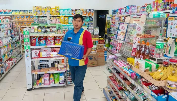 Demo Indomaret dan Koperasi Desa: Nasib Pekerja Ritel Modern di Tengah Pembangunan