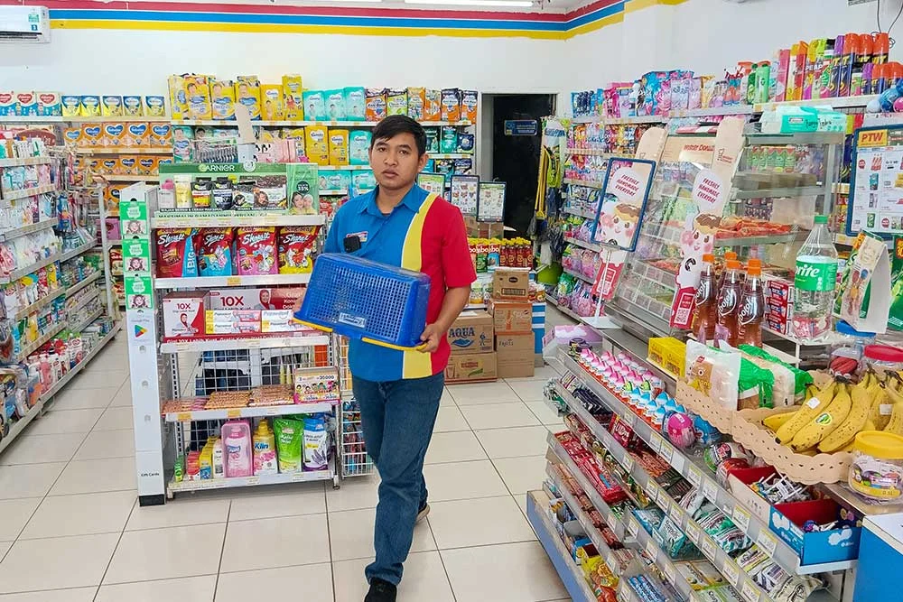 Demo Indomaret dan Koperasi Desa: Nasib Pekerja Ritel Modern di Tengah Pembangunan