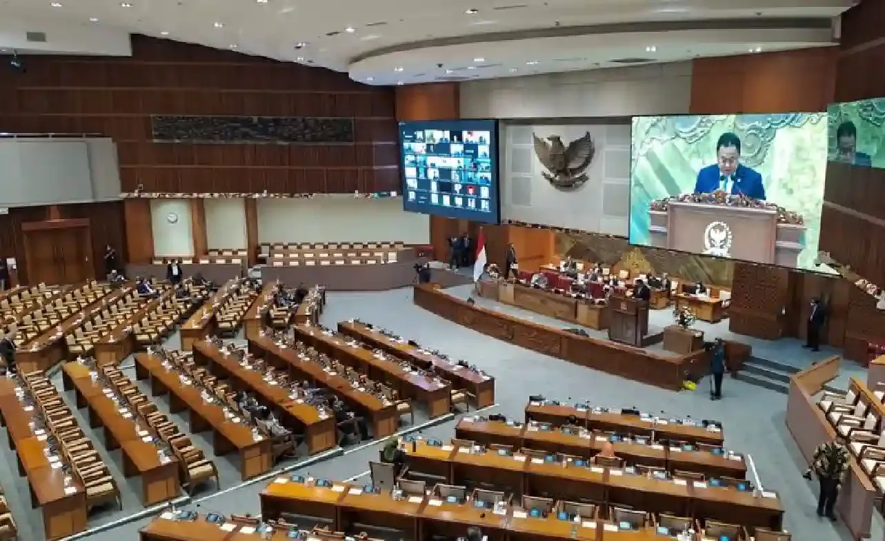 Dewan Perwakilan Rakyat Republik Indonesia: Proses Naturalisasi dan Penerimaan Mahasiswa Baru