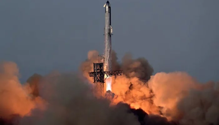 Elon Musk Siap Membuat Sejarah dengan IPO SpaceX dan Rencana AI di Bulan