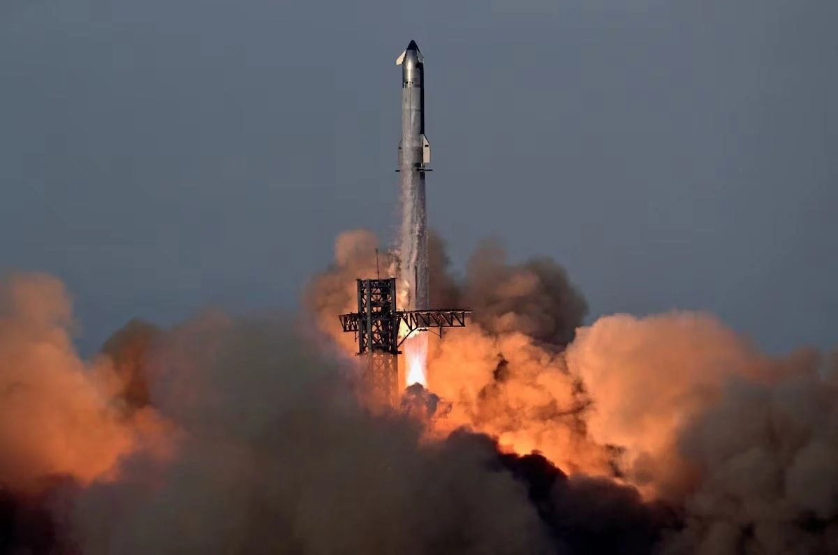 Elon Musk Siap Membuat Sejarah dengan IPO SpaceX dan Rencana AI di Bulan