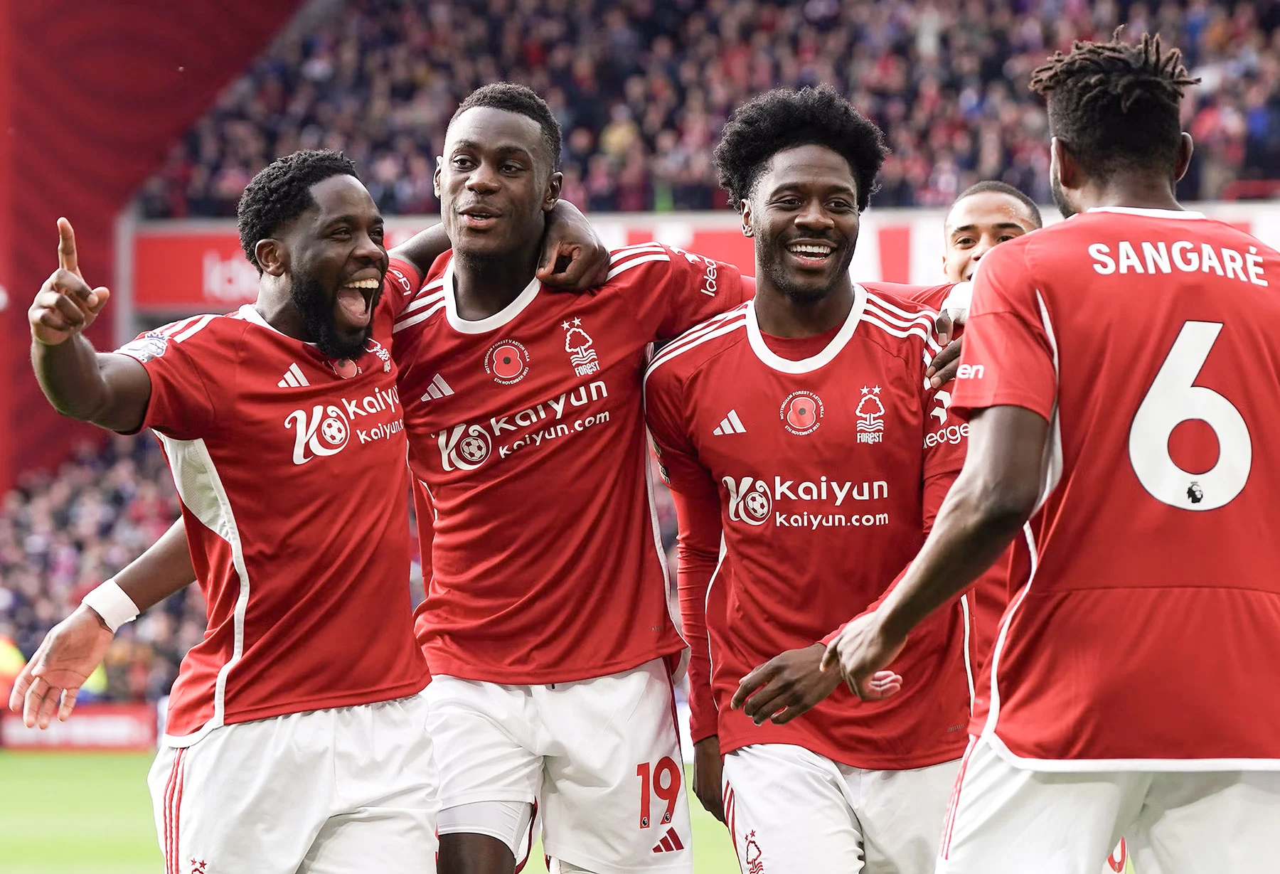 EPL Table: Persaingan Sengit di Papan Atas, Liverpool dan Nottingham Forest Siap untuk Memburu Gelar