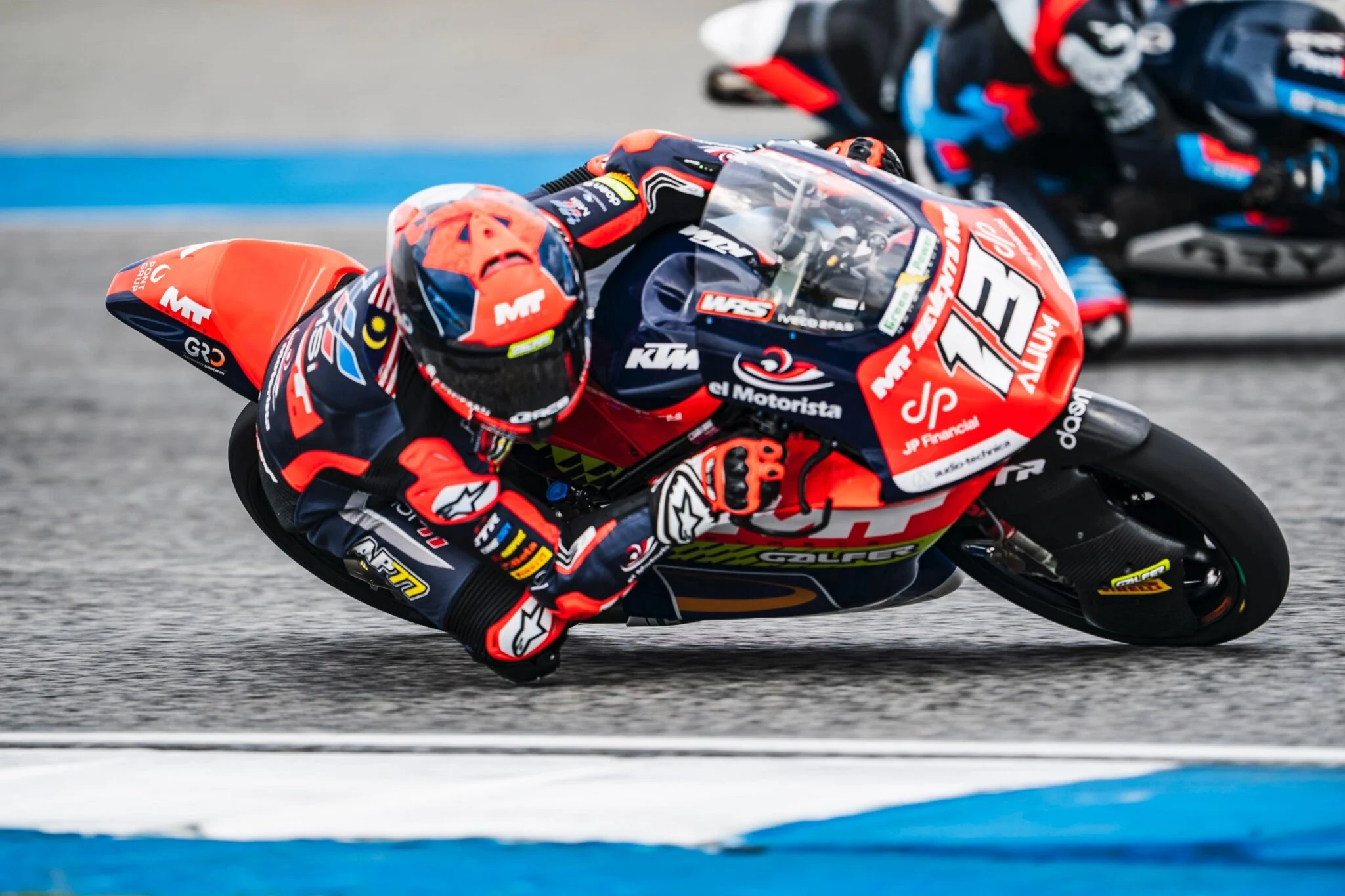 Hakim Danish Raih Kemenangan Pertama di Moto3, Adrian Fernandez Berjuang di Trek