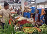 Harga Bahan Pokok Melonjak, Pedagang Pasar di Surabaya Mengeluhkan Kenaikan Harga
