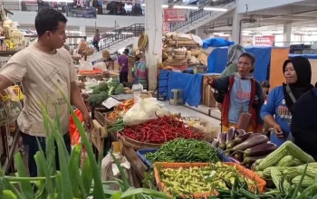 Harga Bahan Pokok Melonjak, Pedagang Pasar di Surabaya Mengeluhkan Kenaikan Harga