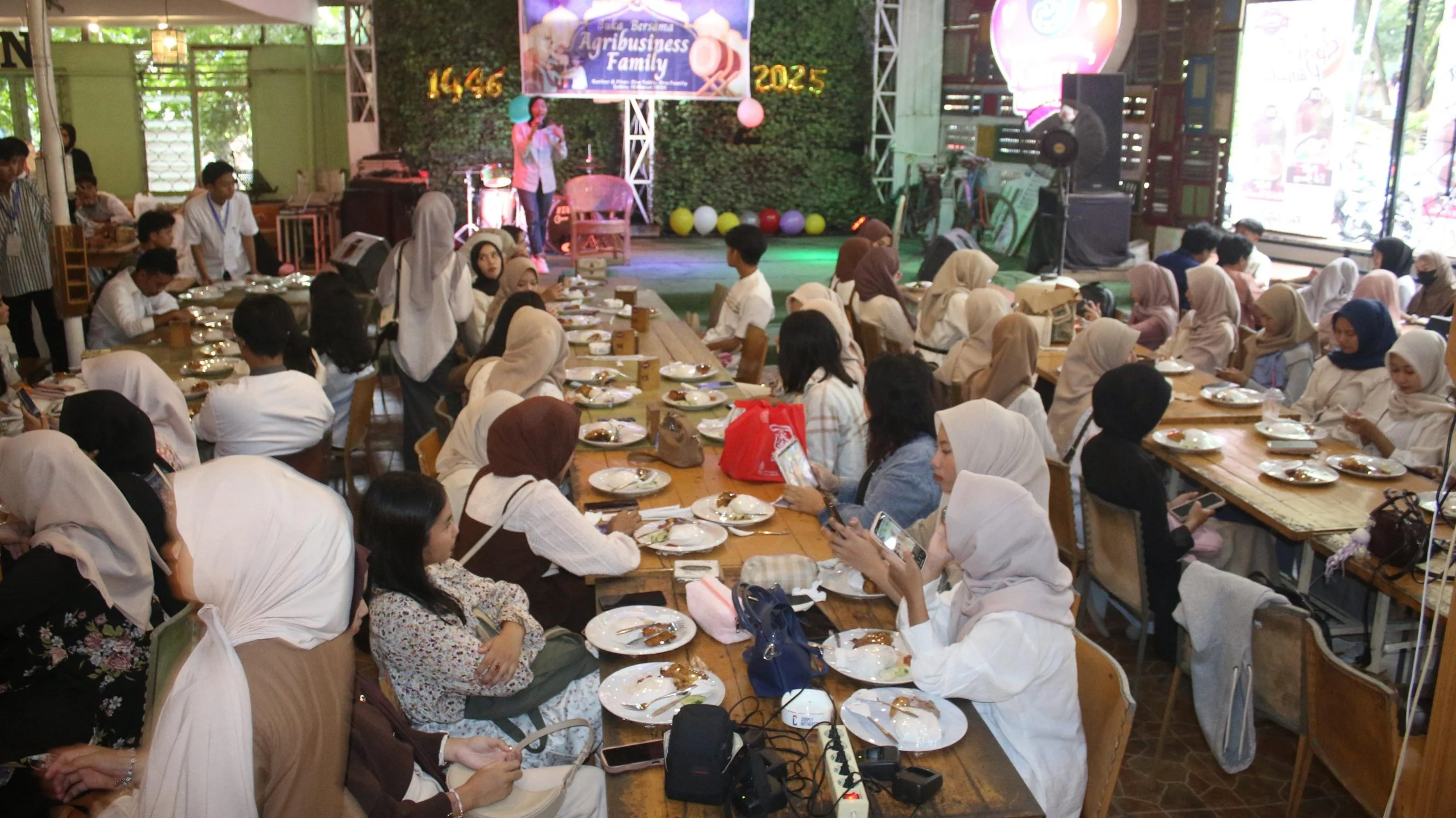 Iftar: Momen Sakral yang Juga Mengandung Risiko