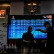 IHSG Ditutup Melemah, Saham ISAT dan BBCA Menguat