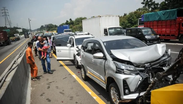 Kecelakaan Beruntun di Tol Becakayu: 10 Korban Luka, 1 Kritis