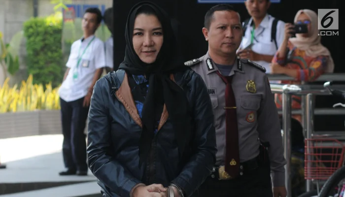 Komisaris dan Kasus Korupsi: KPK Periksa Rita Widyasari dan Bos Koinworks Ditahan