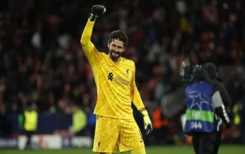 Liverpool Menghadapi Tantangan Baru dengan Kepindahan Alisson Becker dan Kedatangan Andoni Iraola