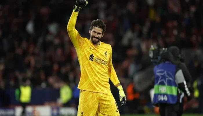 Liverpool Menghadapi Tantangan Baru dengan Kepindahan Alisson Becker dan Kedatangan Andoni Iraola
