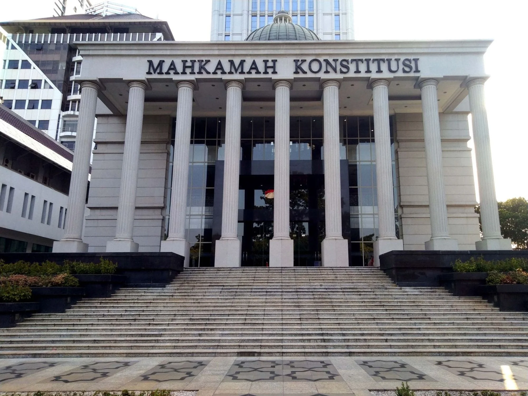 Mahkamah Konstitusi Republik Indonesia: Menjaga Keseimbangan Konstitusi