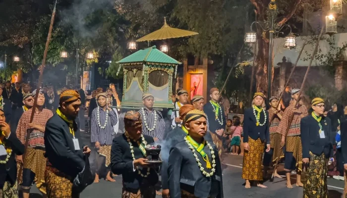 Mengenal Tradisi Unik Malam 1 Suro di Indonesia