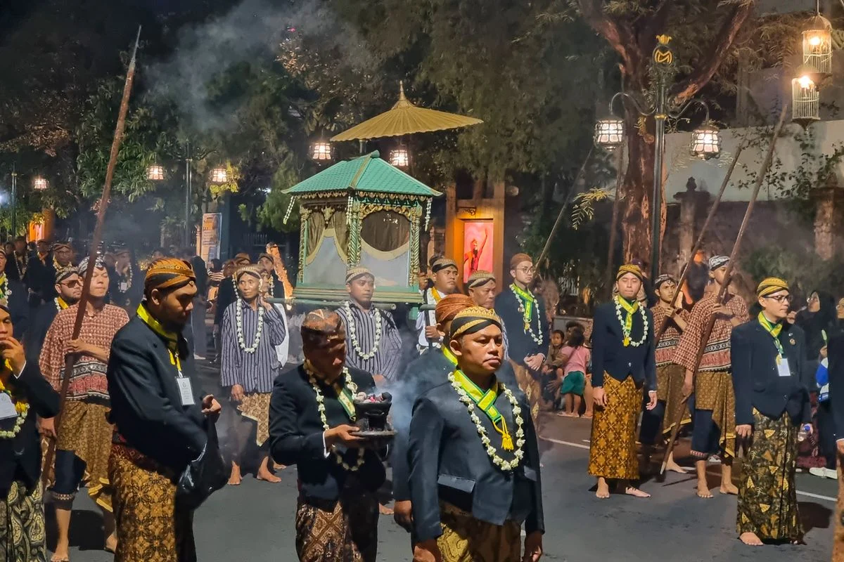 Mengenal Tradisi Unik Malam 1 Suro di Indonesia