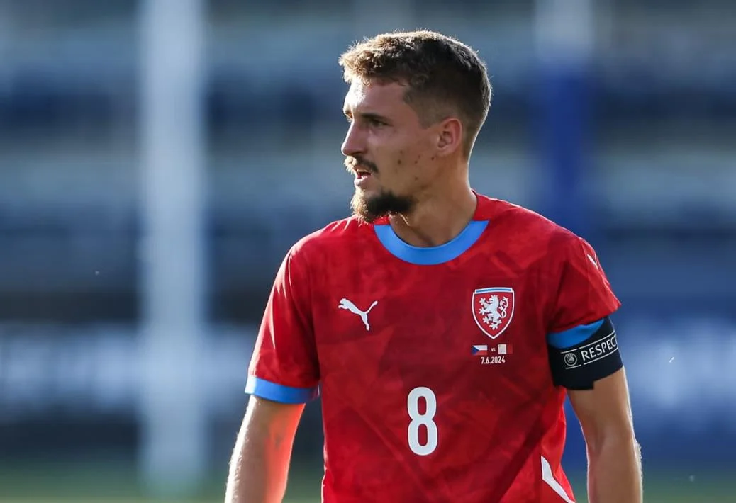 Michal Sadílek: Bintang Timnas Republik Ceko yang Menyanyarkan Harapan