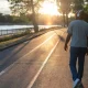 Pagi dan Sore, Waktu Terbaik untuk Jalan Kaki dengan Manfaat Berbeda