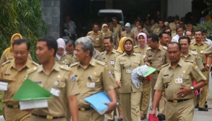 Pegawai Negeri Sipil: Dua Kasus Mengerikan dan Seleksi Jabatan Terbuka