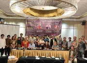 Penyatuan Bisnis dan Politik: Tinjauan Terhadap Penggabungan Perusahaan dan Keterlibatan Tokoh Politik