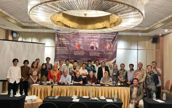 Penyatuan Bisnis dan Politik: Tinjauan Terhadap Penggabungan Perusahaan dan Keterlibatan Tokoh Politik