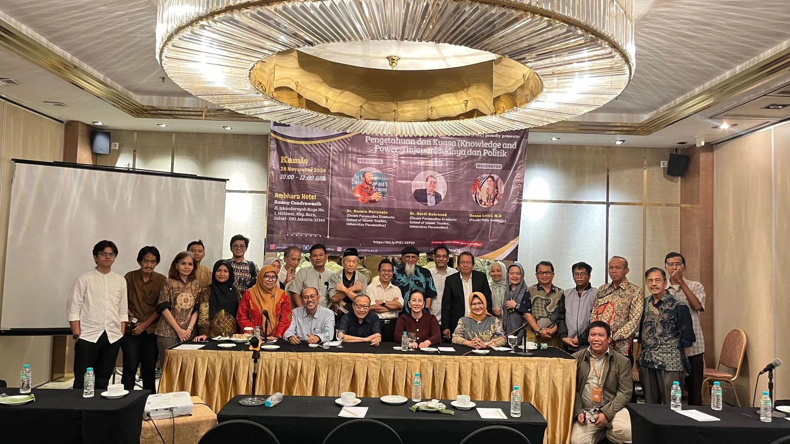 Penyatuan Bisnis dan Politik: Tinjauan Terhadap Penggabungan Perusahaan dan Keterlibatan Tokoh Politik