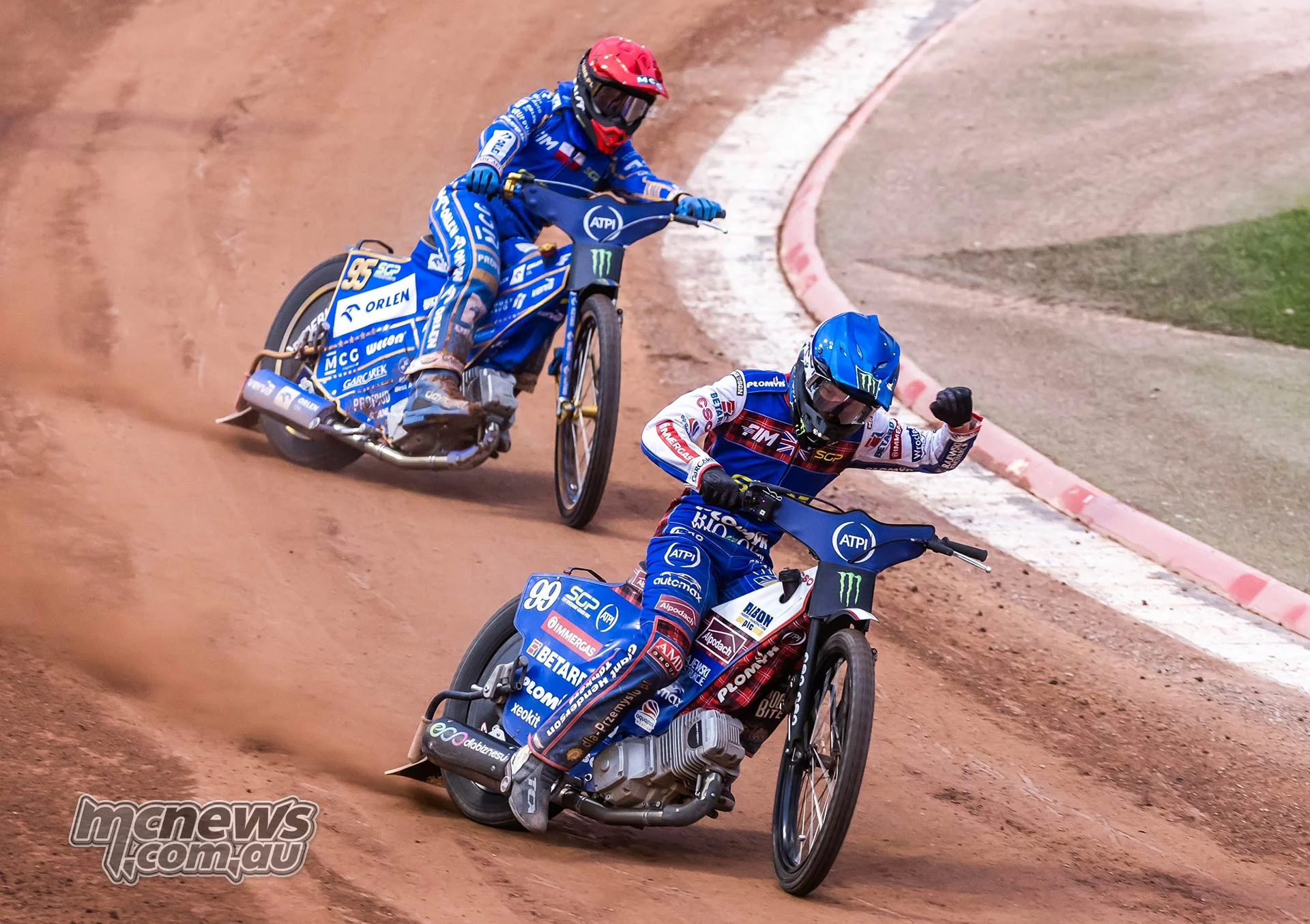 Perebutan Kejuaraan Dunia: Speedway GP dan Pertandingan Sepak Bola