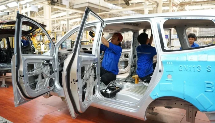 Perebutan Kekuasaan di Balik Kerajaan Ray-Ban dan Dampaknya pada Industri Otomotif