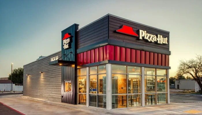 Pizza Hut Digantikan Five Guys di Manchester, Sementara Industri Minuman Mengalami Pertumbuhan