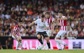Raba dan Santamaría, Dua Pemain Valencia yang Harus Dicarikan Solusi