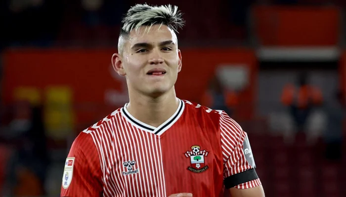 River Plate Incar Pemain Muda Everton, Carlos Alcaraz