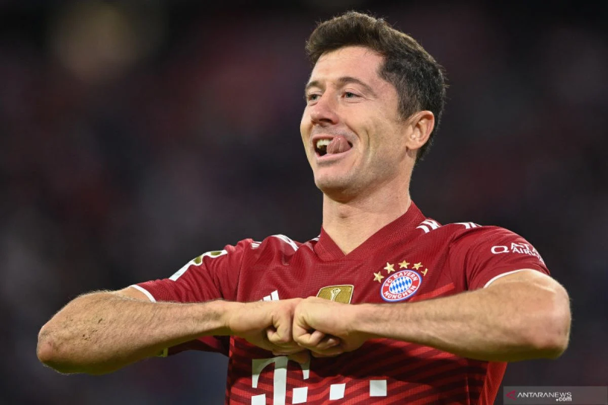 Robert Lewandowski: Bintang Sepak Bola yang Siap Menghiasi Lapangan Baru