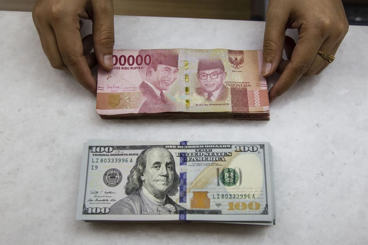 Rupiah Melemah, Sentuh Rp17.900 Per Dolar AS: Apa Penyebabnya?