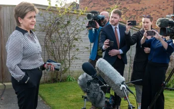 Skandal Keuangan SNP: Nicola Sturgeon Menghadapi Kritik Setelah Suaminya Diituduh Embezzlement