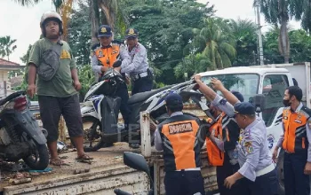 Suku Dinas Perhubungan Jakarta Timur dan Jakarta Selatan Lakukan Penertiban Parkir Liar